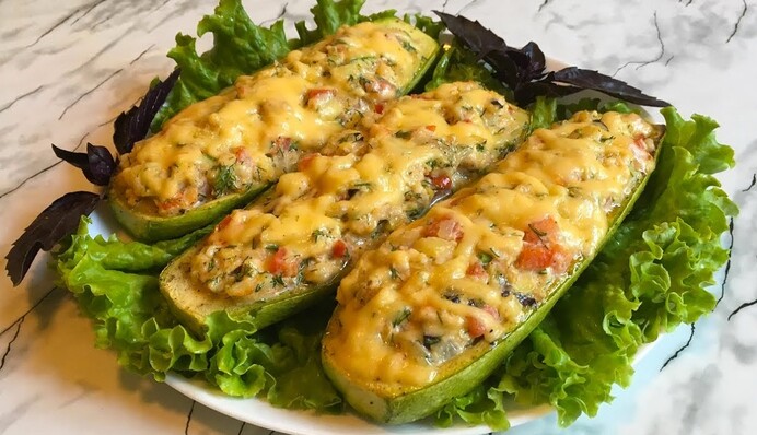 Як приготувати кабачкові човники з фаршем у духовці: простий рецепт