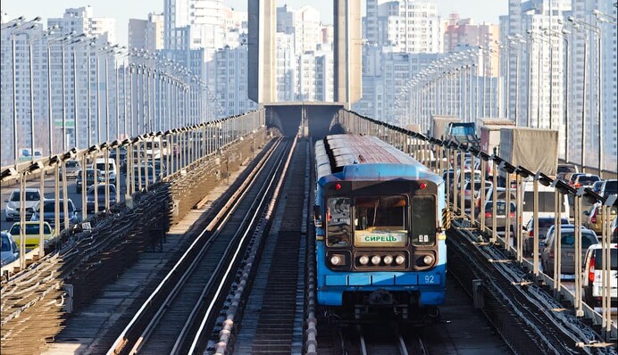 Без дружбы с агрессивным народом: что думают киевляне о переименовании станций метро