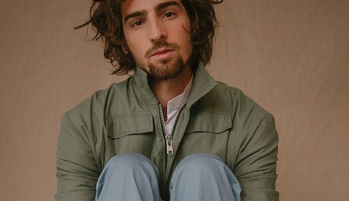 Никто не может отнять любовь: Дантес посвятил новую песню украинским парам, которых разлучила война