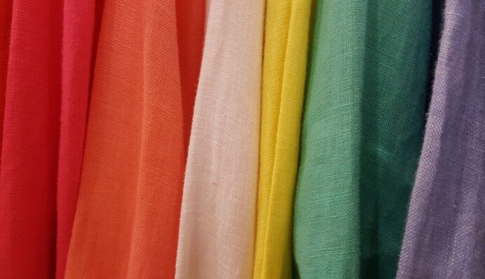 Як правильно гладити сорочку з льону: 4 поради, до яких варто прислухатися