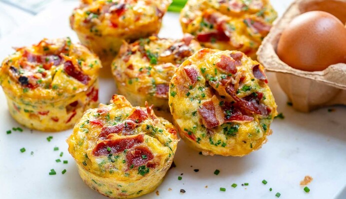 Як зробити солоні кекси з ковбасою та сиром: простий рецепт на закуску