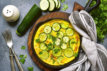 Как приготовить вкусный омлет с кабачками на сковороде: простой рецепт