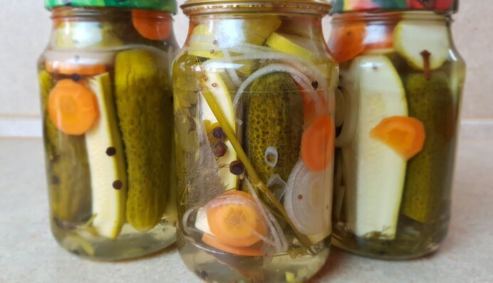 Как приготовить маринованные огурцы с кабачками на зиму: рецепт вкусной заготовки