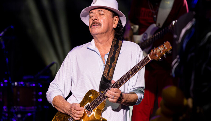 Карлос Сантана впав на сцені під час концерту – музыканта госпіталізували