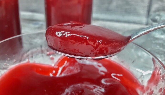 Як приготувати густий малиновий джем без кісточок і загусників: простий рецепт