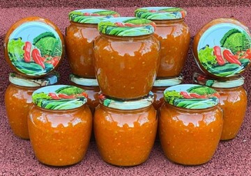 Как закрыть на зиму острую кабачковую икру: рецепт через мясорубку