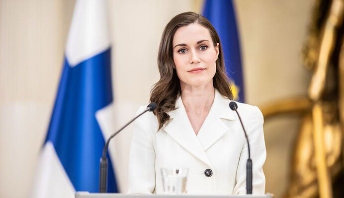 У міні-шортах та косусі: мережу вразив зухвалий образ прем'єрки Фінляндії