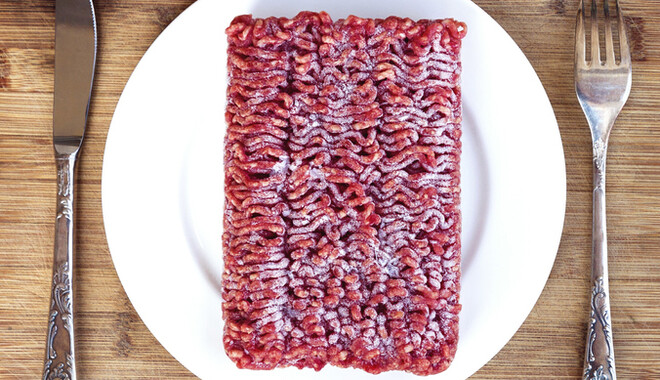 Як швидко розморозити м'ясо без мікрохвильової печі, щоб не зіпсувалося