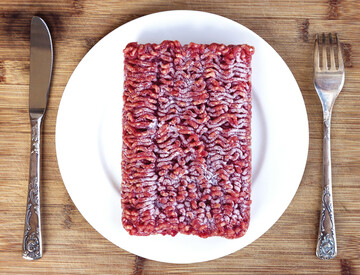 Як швидко розморозити м'ясо без мікрохвильової печі, щоб не зіпсувалося