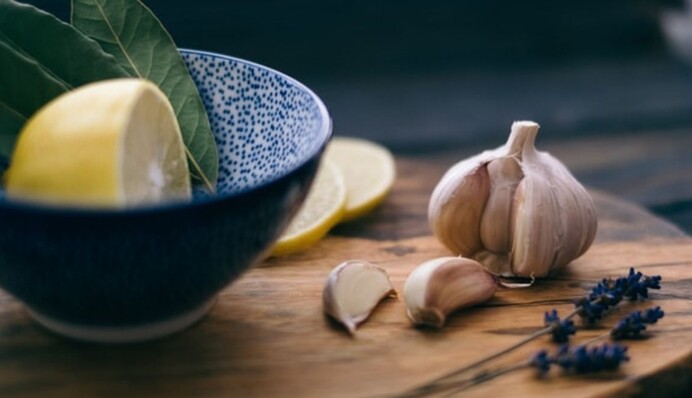 Як правильно зберігати молодий часник, щоб він не висох: 9 порад від досвідчених городників