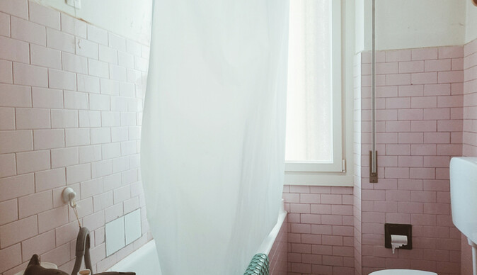 Пожовтіла шторка у ванній кімнаті: 5 простих способів повернути їй новий вигляд