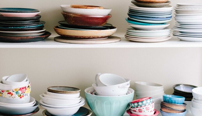 Чим замінити засіб для миття посуду: 5 простих способів видалити жир та нагар