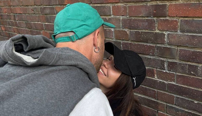 Надя Дорофєєва показала чуттєве фото поцілунку з новим хлопцем