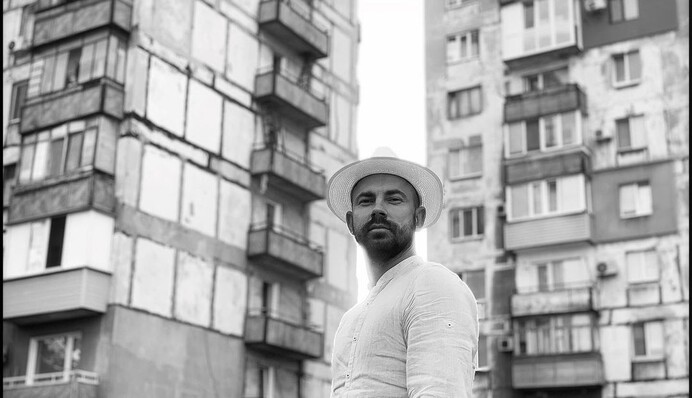 Смотреть на это - боль: Андрей Бедняков показал видео из родного Мариуполя, уничтоженного русскими