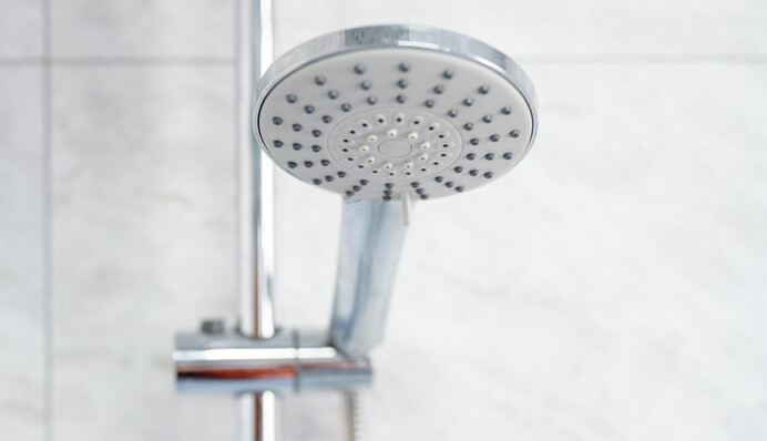 Как почистить душевую лейку от налета: 5 лайфхаков, которые пригодятся