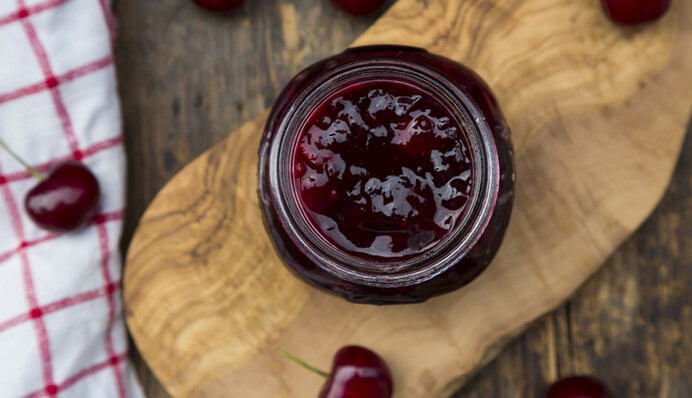 Як приготувати з вишень пряний соус до м'яса: смачний рецепт на зиму
