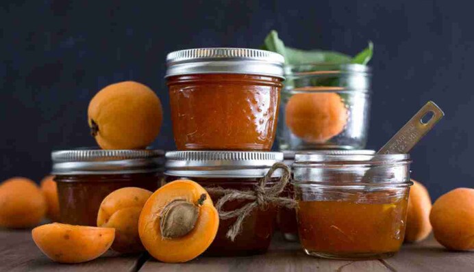 Як закрити на зиму смачне абрикосове варення з мигдалем: популярний рецепт