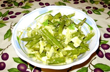 Как сделать теплый салат со спаржевой фасолью и яйцами: простой рецепт