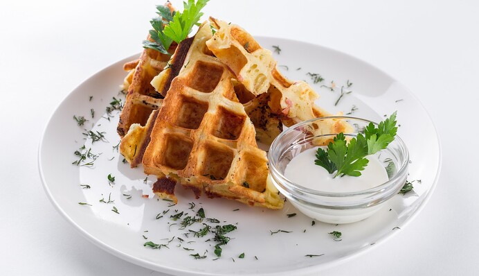 Как приготовить соленые бельгийские вафли с твердым сыром: рецепт для вафельницы