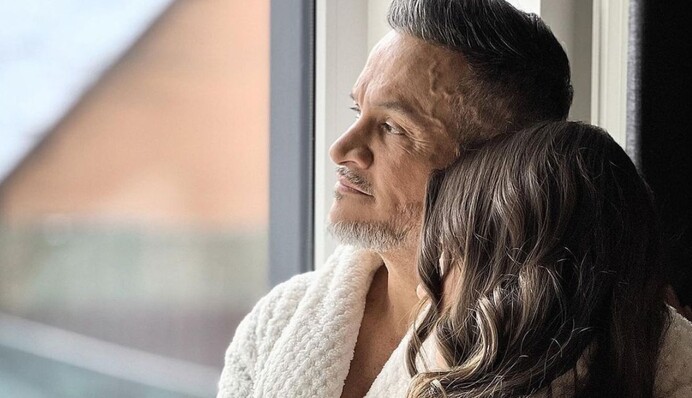 Сумую за сімейними вечорами: Ектор Хіменес-Браво показав кохану дівчину