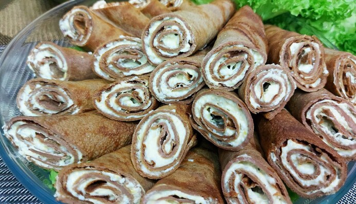 Як приготувати печінкові млинці з сирною начинкою: простий рецепт