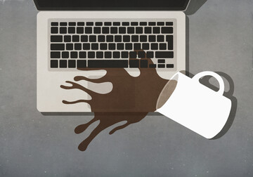 Що робити, якщо розлив воду на ноутбук: важливі поради, щоб не зіпсувати техніку