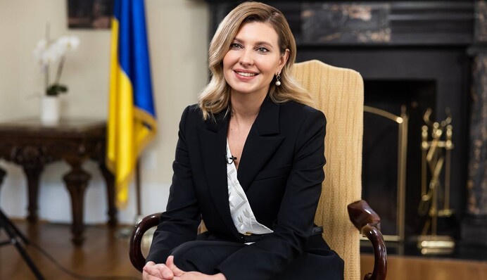 Черный костюм и украинская вышивка: детали образа Елены Зеленской во время выступления в Конгрессе США