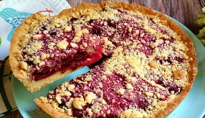 Як приготувати вишневий пиріг на пісочному тісті: простий рецепт