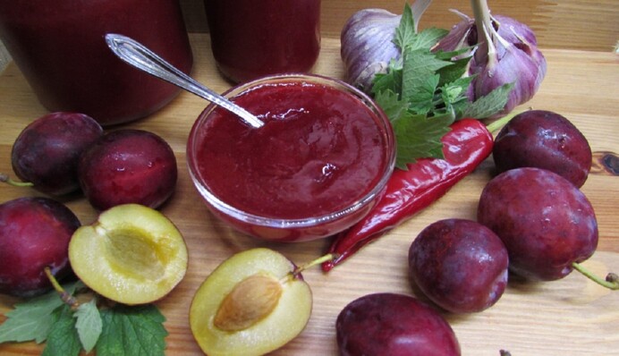 Як приготувати грузинський соус ткемалі зі слив: класичний рецепт