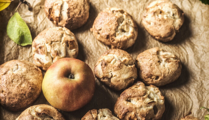 Как испечь к чаю ароматные яблочные пряники с корицей: простой рецепт