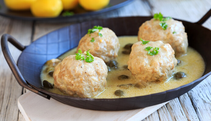 Як приготувати курячі тефтелі з овочами: простий рецепт з манкою