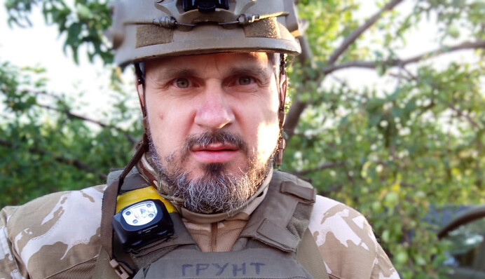 Життя, якого мене позбавили окупанти: Олег Сенцов на фронті показав сумну знахідку