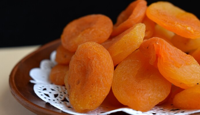 Как правильно сушить абрикосы на курагу: 3 простых способа