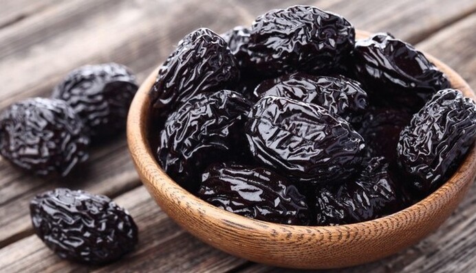 Як сушити сливи на зиму: 3 способи приготування чорносливу