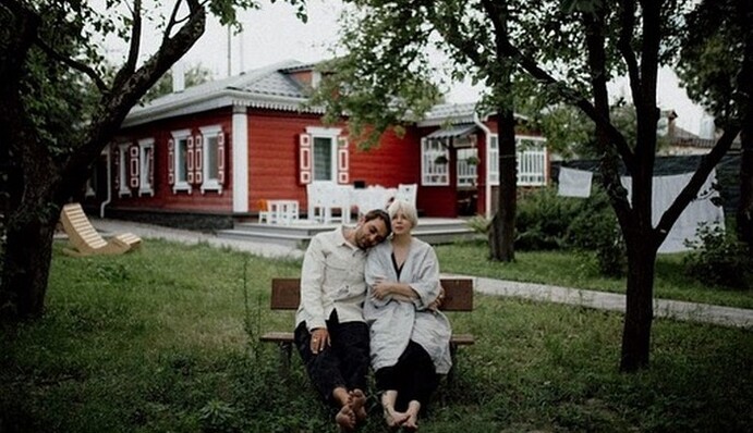 Жить. Вопреки: ONUKA растрогала теплыми фото из дедушкиного дома в Чернигове