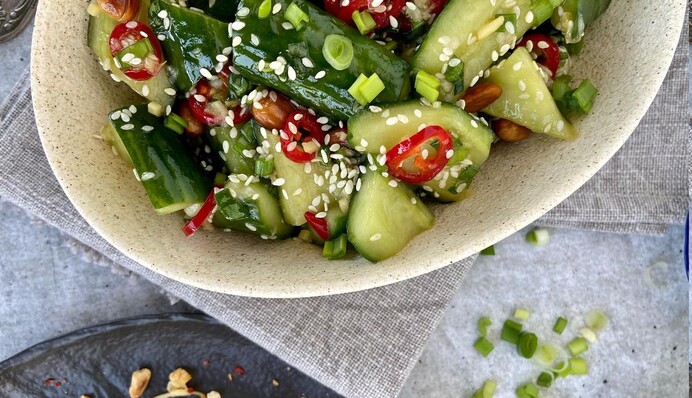 Як приготувати биті огірки по-китайськи: простий рецепт