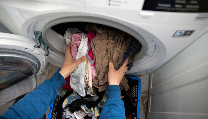 Какие вещи нельзя стирать вместе, чтобы не испортить все белье