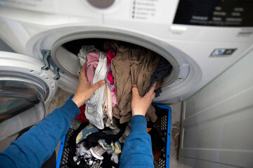 Які речі не можна прати разом, щоб не зіпсувати всю білизну