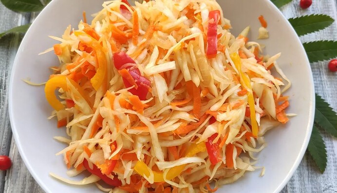Как приготовить маринованную капусту с болгарским перцем: простой рецепт салата