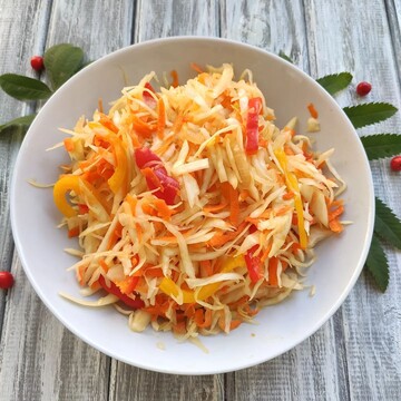 Как приготовить маринованную капусту с болгарским перцем: простой рецепт салата