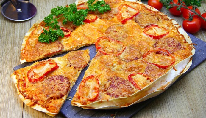 Як смачно і швидко приготувати піцу з лаваша: простий рецепт