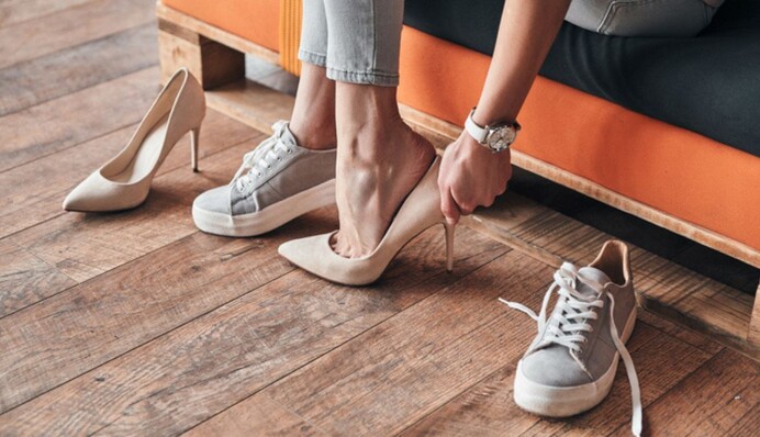 Как сделать дезодорант для обуви своими руками: топ-3 простых способа