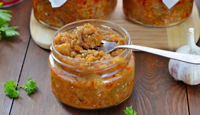 Как приготовить вкусную икру из баклажанов в микроволновке: простой рецепт