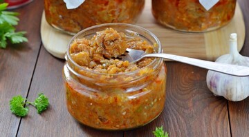 Как приготовить вкусную икру из баклажанов в микроволновке: простой рецепт