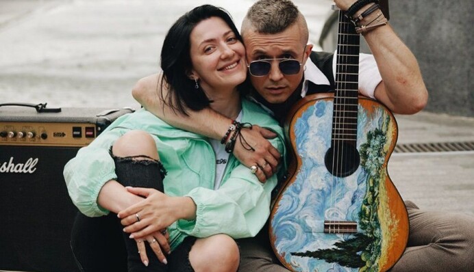 А что делаете вы, чтобы приблизить победу? Жена Бабкина эмоционально ответила хейтерам певца