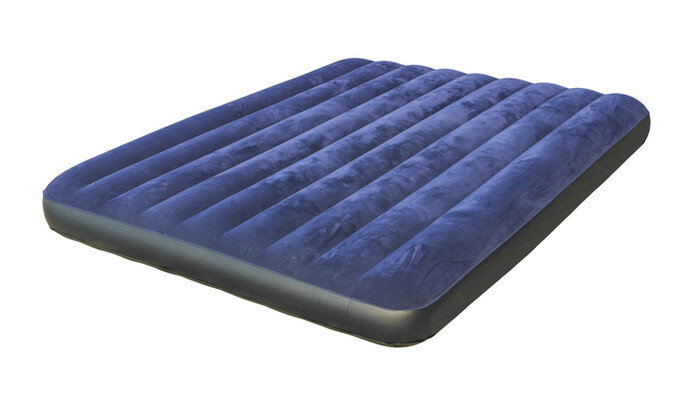 Як знайти і заклеїти дірку в надувному матраці: найпростіші способи