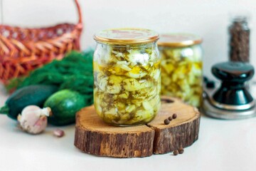 Как вкусно приготовить на зиму салат из кабачков с грибами: простой рецепт