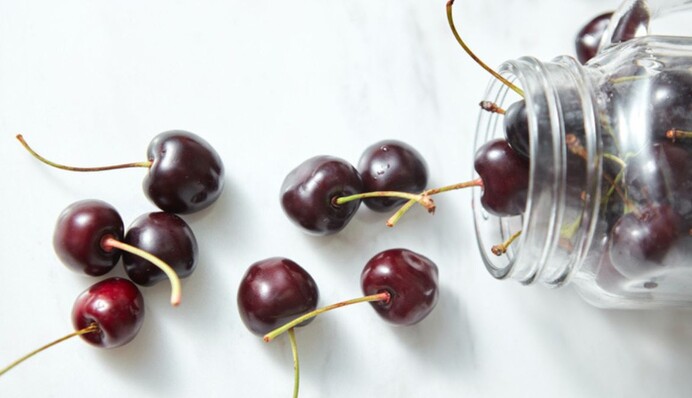 Не потрібно місити тісто. Рецепт лінивих пиріжків з вишнями до чаю