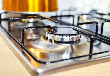 Швидко розчинять жир. 5 простих засобів, які відмиють решітку кухонної плити