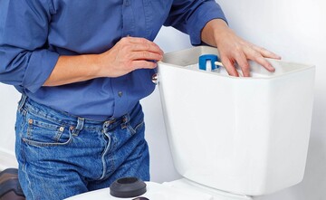 Что залить в сливной бачок унитаза, внутри которого скопился известковый налет и ржавчина